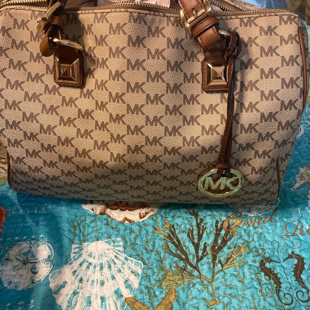 Michael kors pocketbook